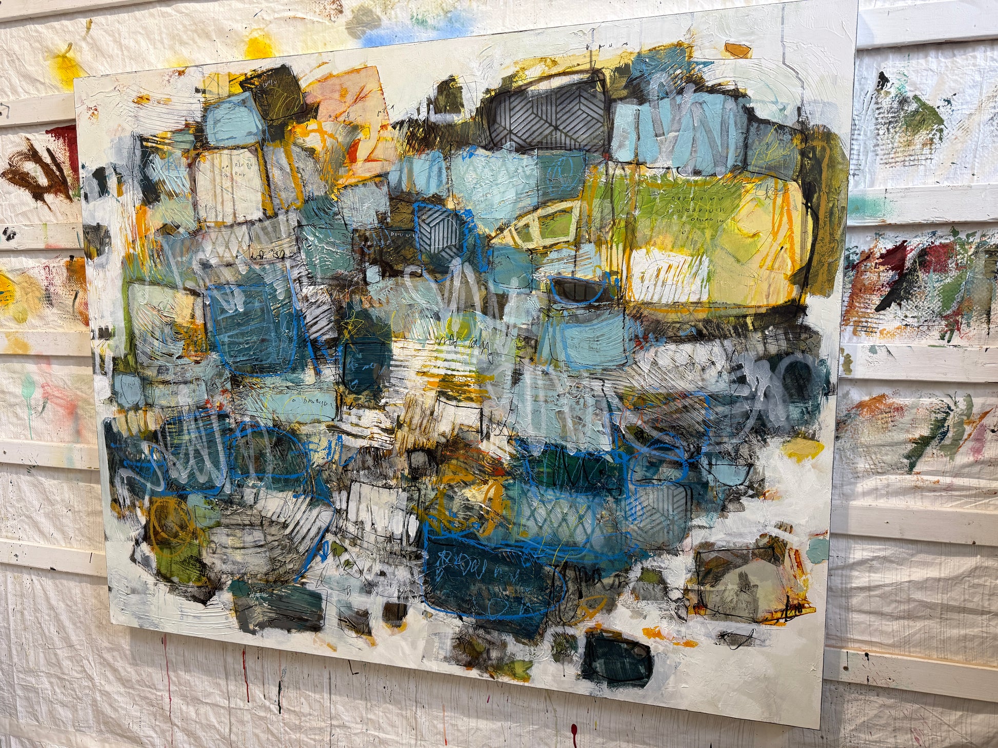 Abstract art painting in a modern living room setting 48X60 INCH lori mirabelli paintings for sale